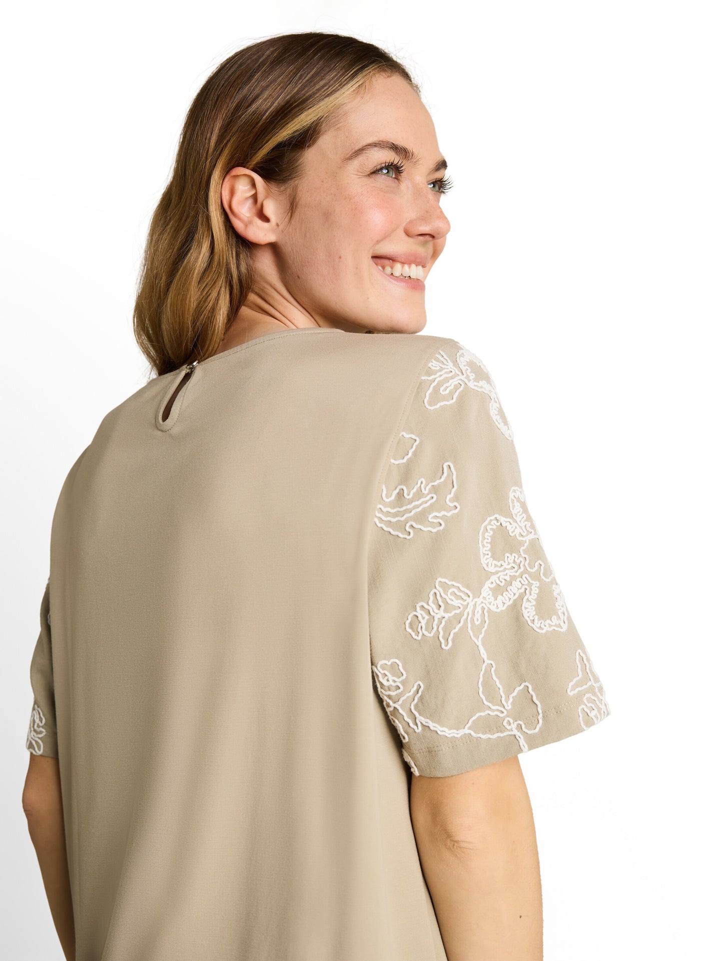 T-shirt with embroidered sleev - 1052152