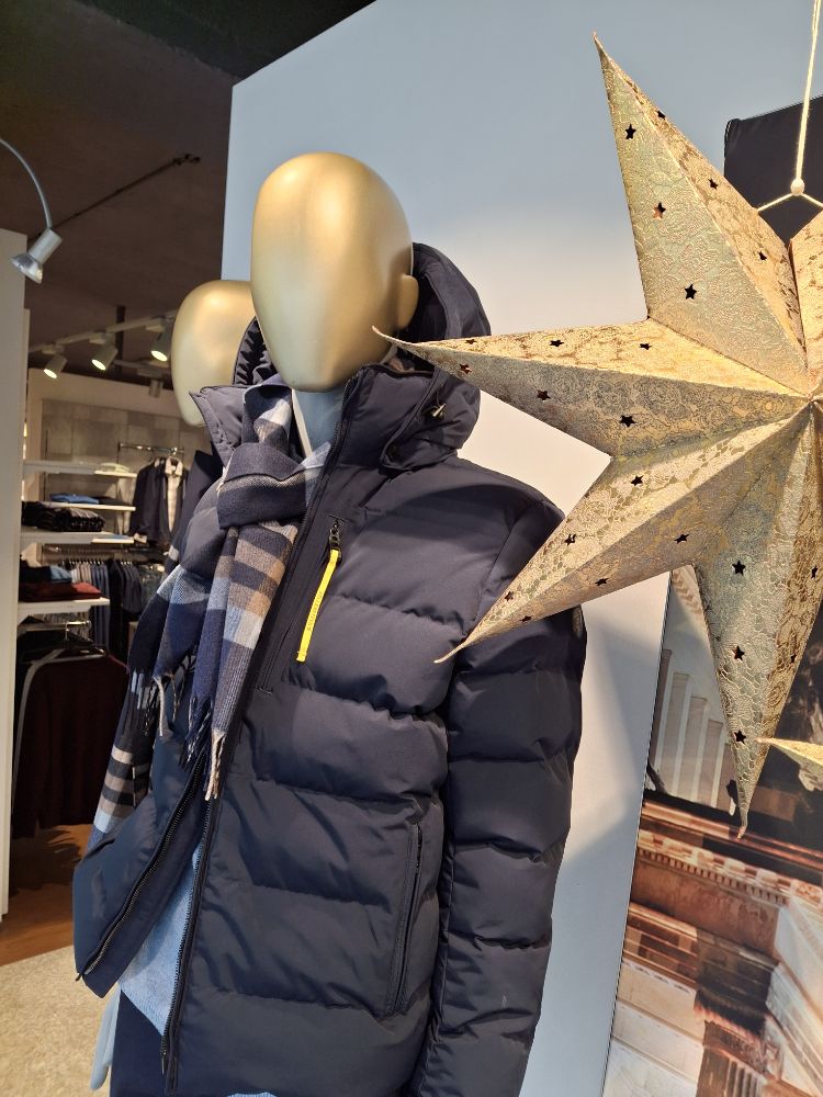 426135240 27.11.2025  Schaufenste 6