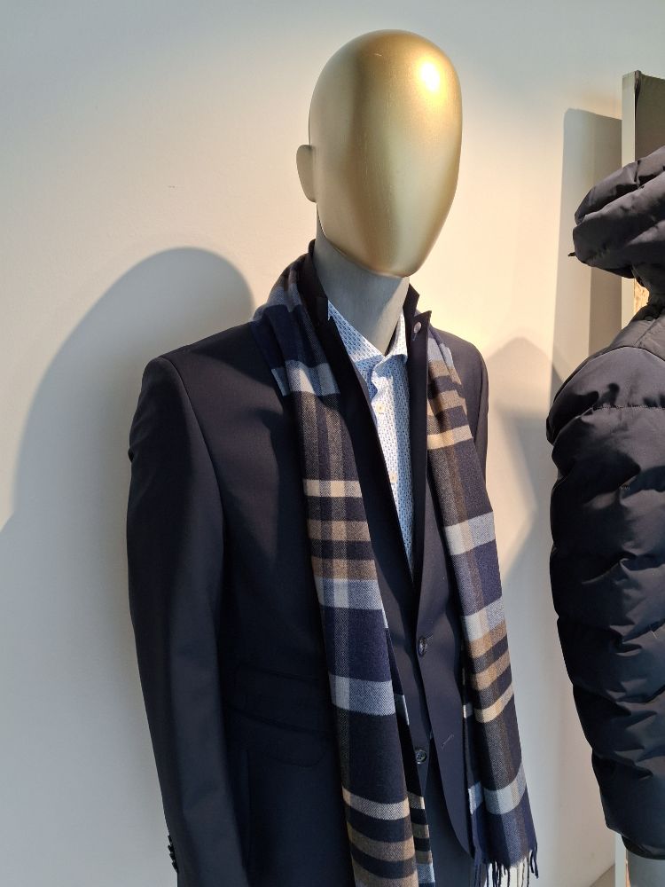 426135159 27.11.2025  Schaufenste 6