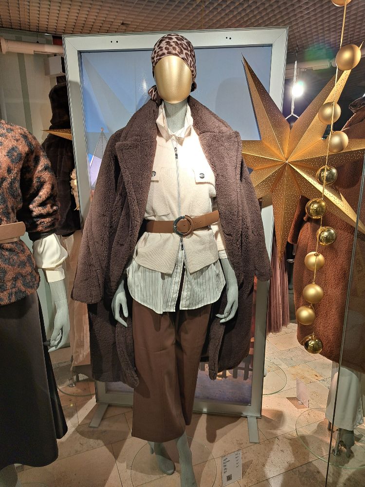 425952831 26.11.2025  Schaufenste 5