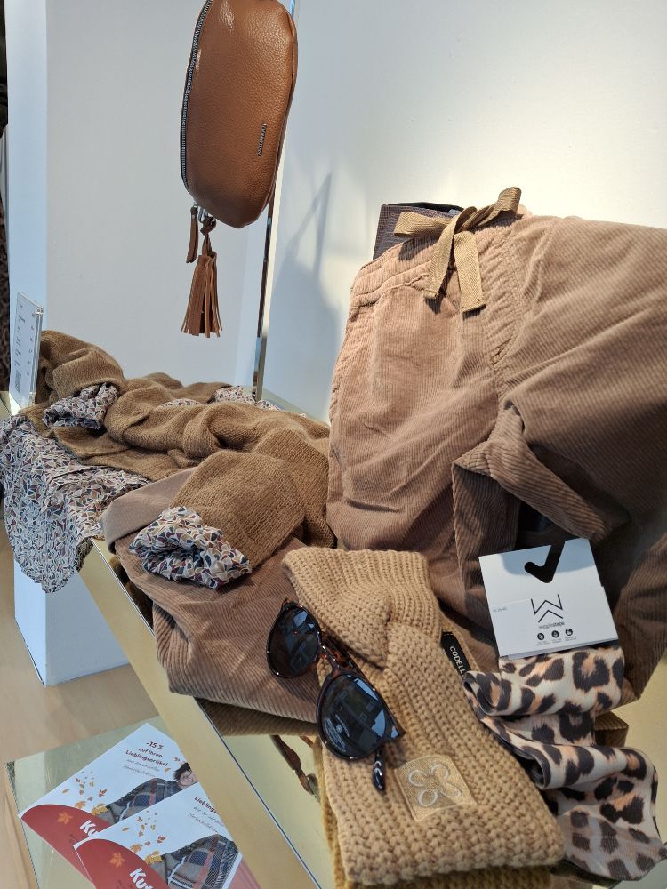 416408745 04.10.2025  Schaufenste 4