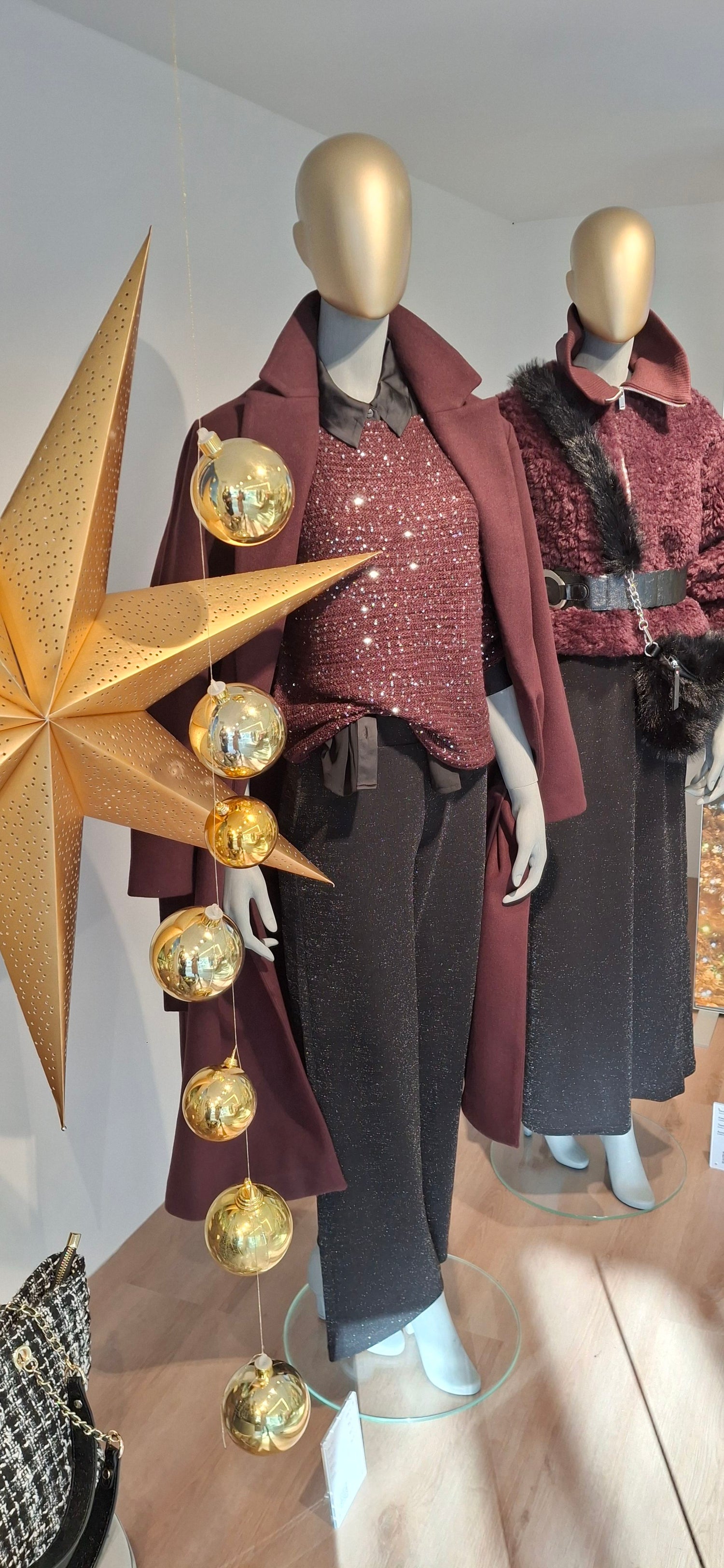 426323800 28.11.2025  Schaufenste 0