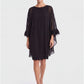 Kurzes Kleid mit Chiffon-Cape - 68955