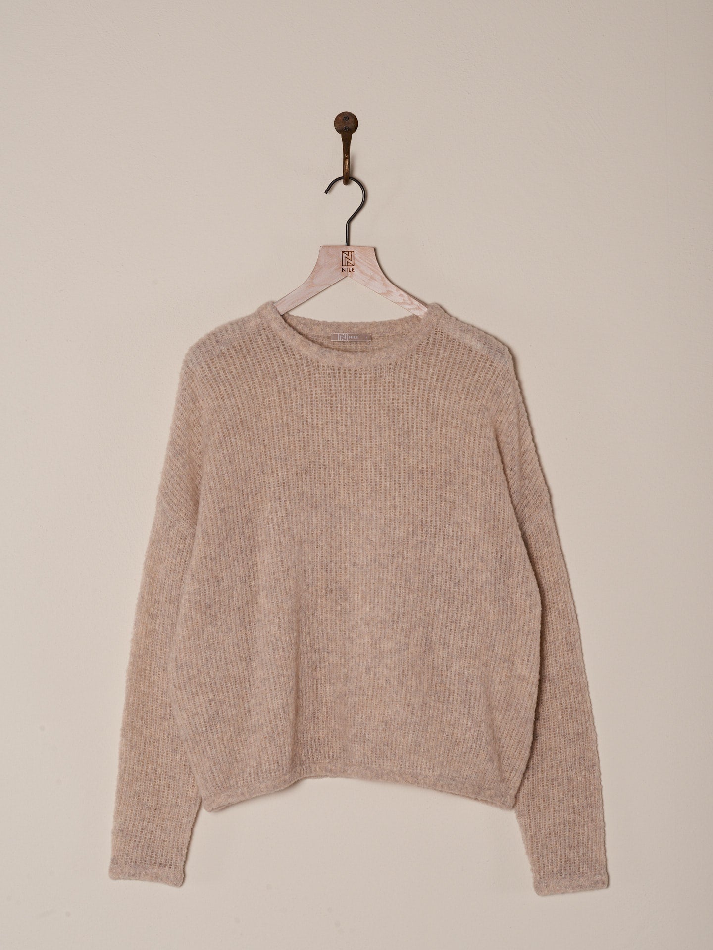 422796199 08.11.2025  Schaufenste 11