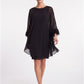 Kurzes Kleid mit Chiffon-Cape - 68955