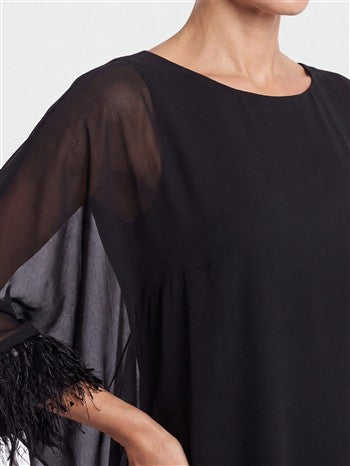 Kurzes Kleid mit Chiffon-Cape - 68955